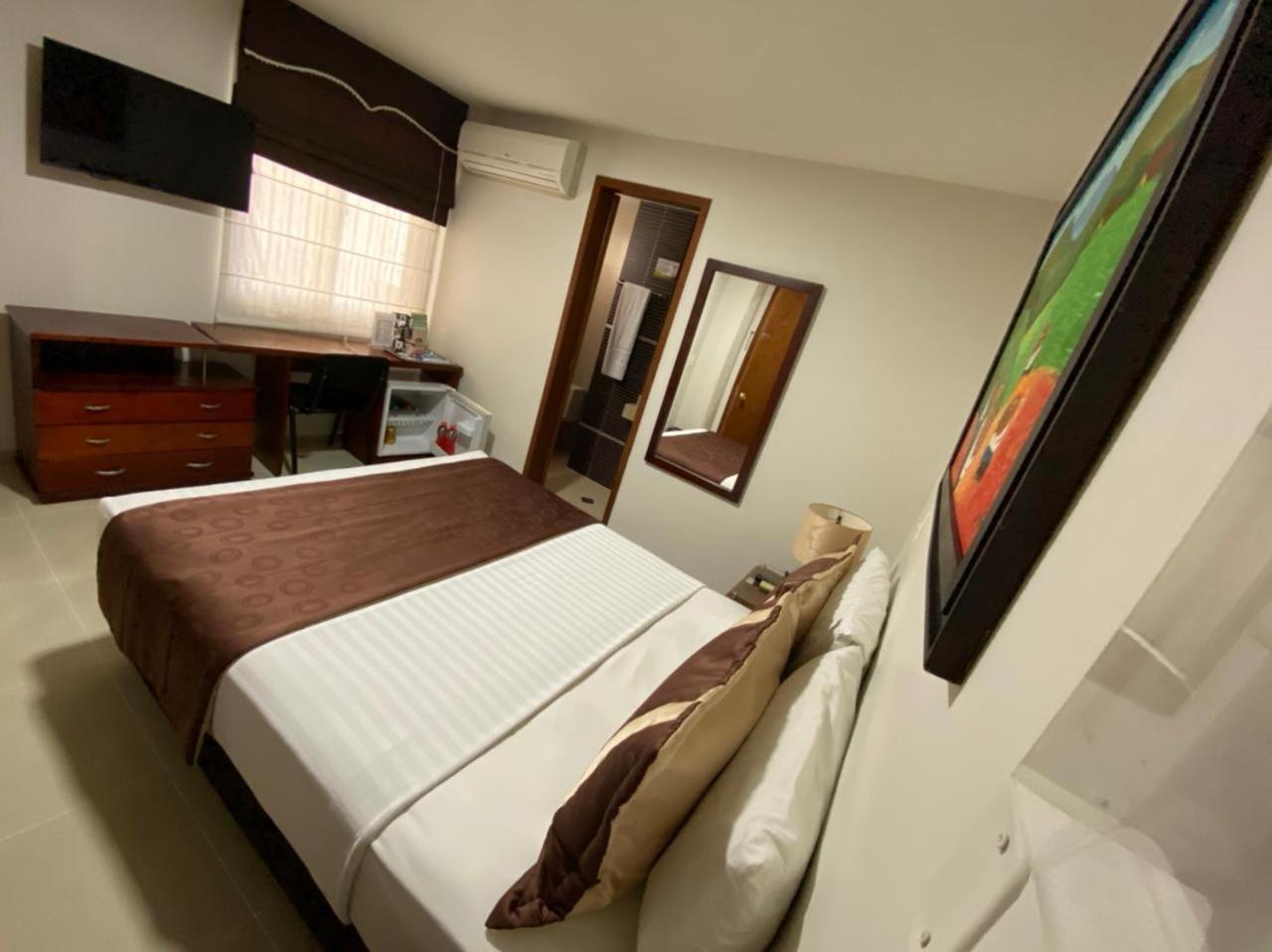 Cabecera Country Hotel บูการามังกา ภายนอก รูปภาพ
